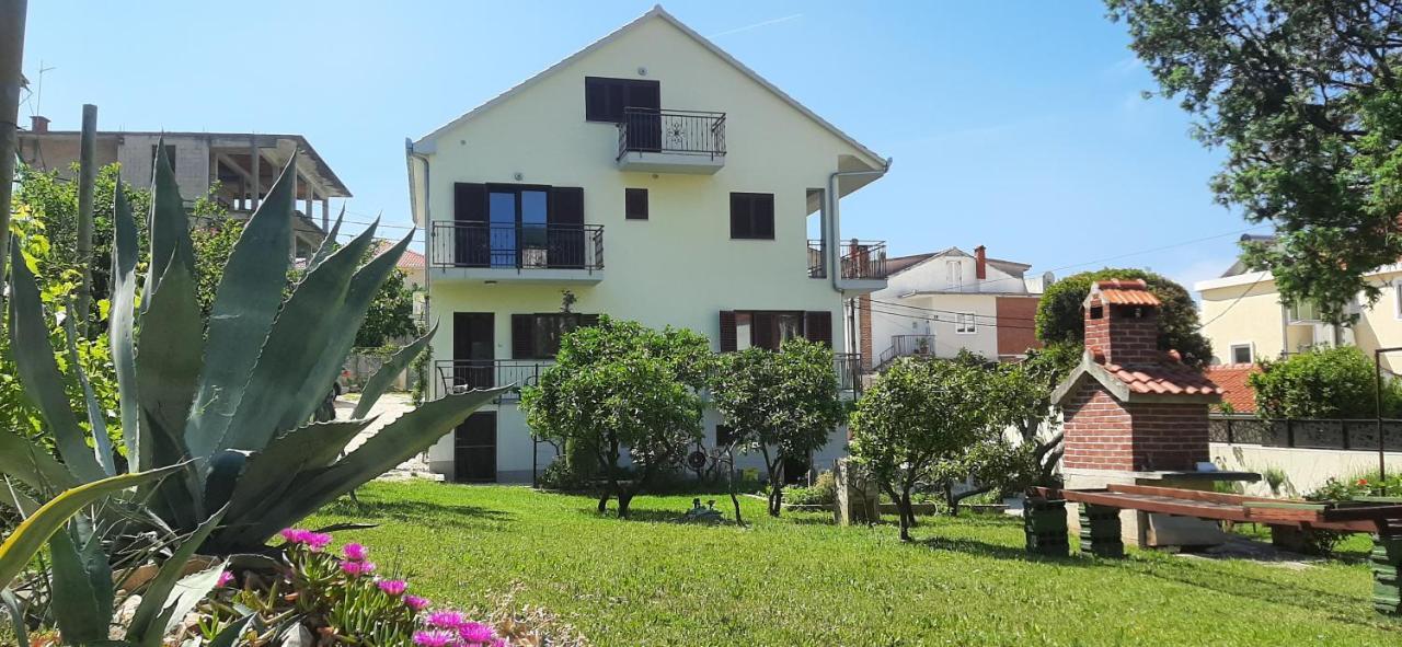 Apartments Figos Трогир Экстерьер фото
