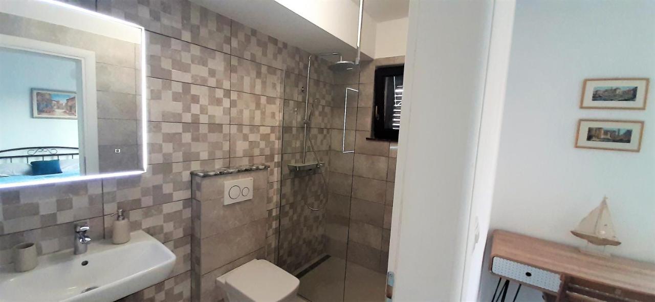 Apartments Figos Трогир Экстерьер фото