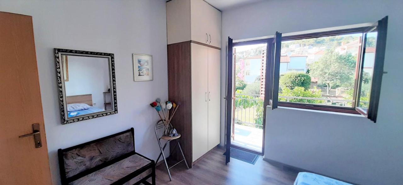 Apartments Figos Трогир Экстерьер фото